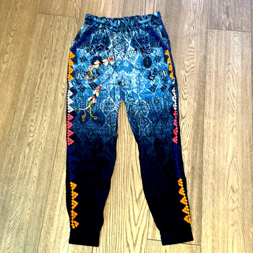 Hermant & Nandita pants